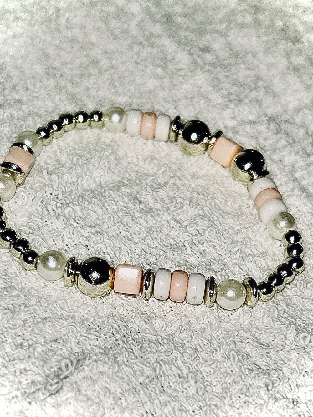 Delicate Pink & White Beaded Women's Bracelet - Picture 4 of 5